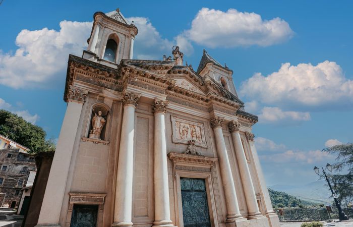 Dove la bellezza si fa devozione